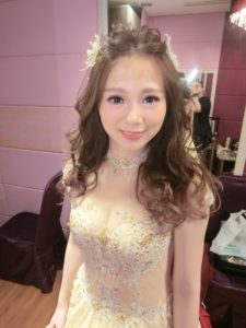 新秘RITA|新娘秘書|bride-涵涵|浪漫捲髮|乾燥花|不凋花|盤髮|蕾絲長頭紗|大眼妝|日系眼妝